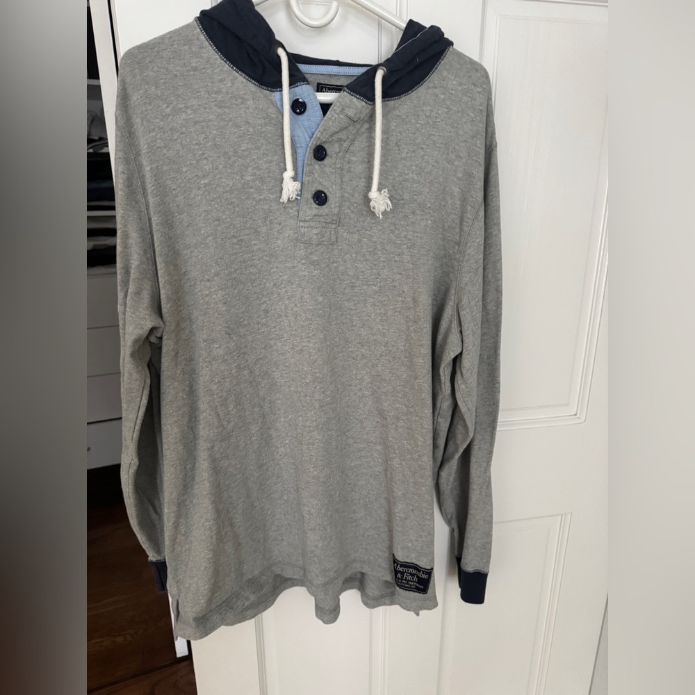 Abercrombie & Fitch Gray Long Sleeve Hoodie